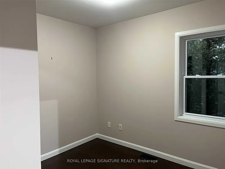 40 Amiens Rd E — Photo 11
