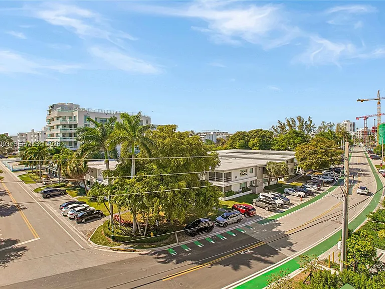 9221 E Bay Harbor Dr #512 — Photo 12