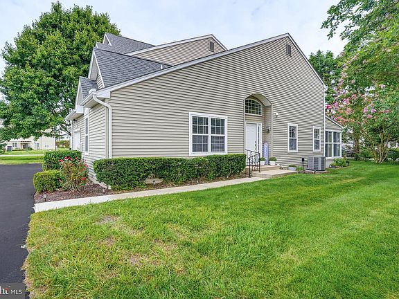 2nd image of 35 Lauras Way