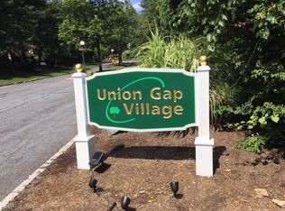 132 Overlook Dr #2806, Clinton, NJ 08809