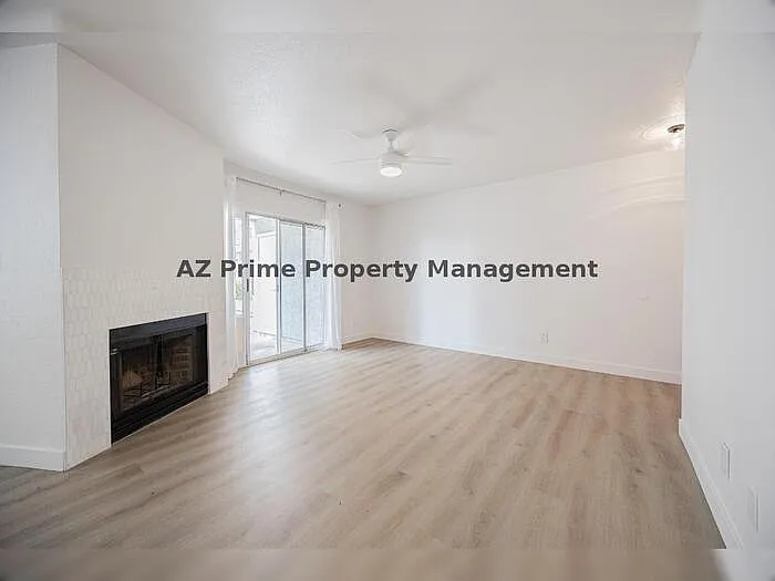 2 bed, 2.0 bath, 1079 sqft, $1,595 — Photo 3