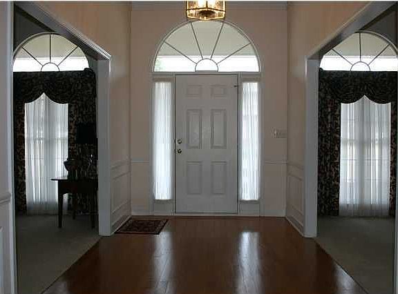 2nd image of 815 Amberwood Dr