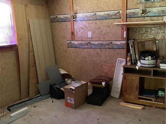 2nd image of 156 Dogwood Ln