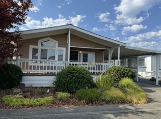 121 Whispering Willow Dr, Grants Pass, OR