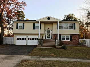 84 Pine Needle St, Howell, NJ 07731