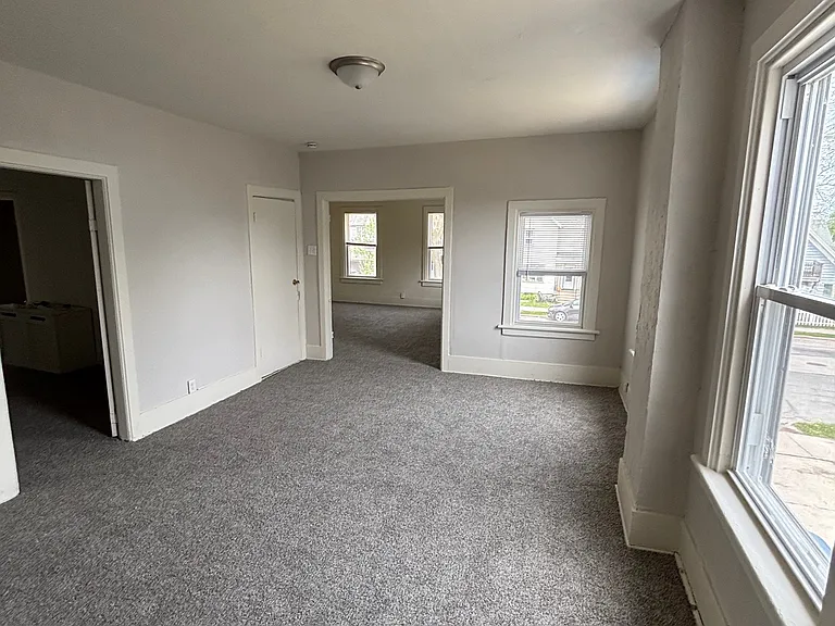 1521 Michigan Ave — Photo 6