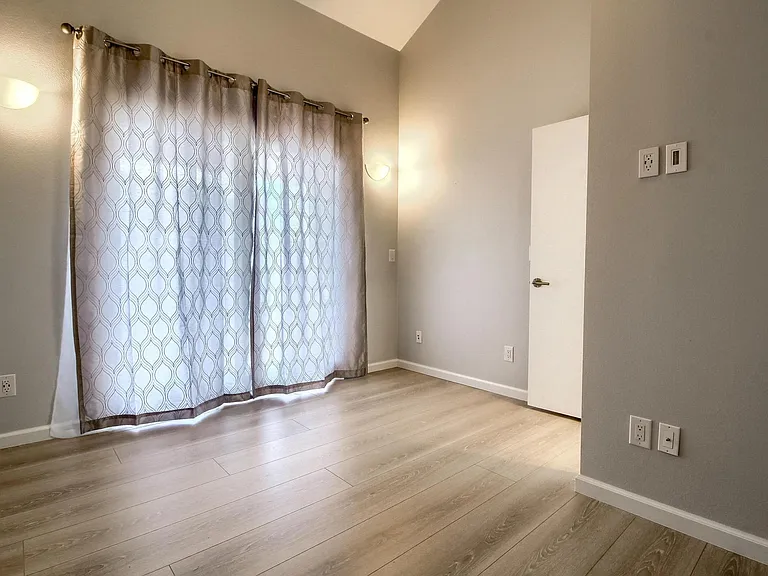 170 S Jackson St #203 — Photo 25