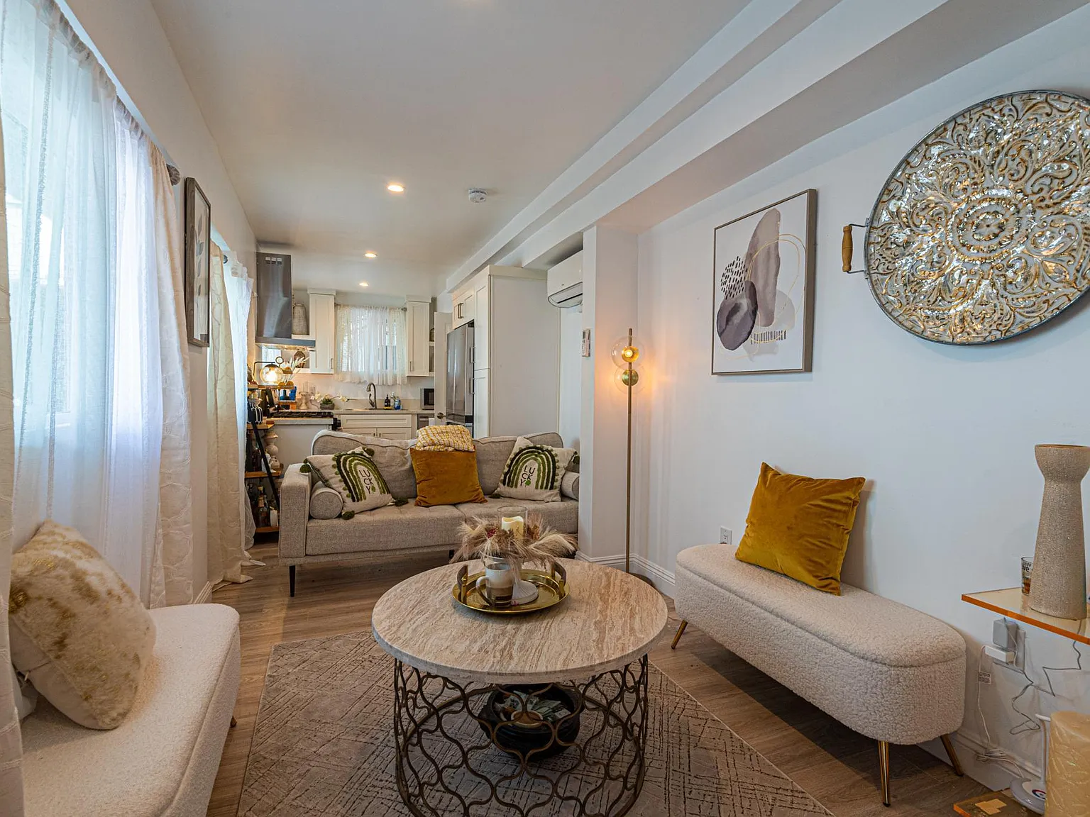 2 bed, 900 sqft, $2,999 — Photo 3