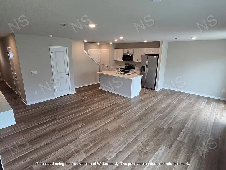 523 Kinley Dr — Photo 7