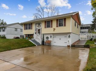 6127 Underwood Ave SW, Cedar Rapids, IA 52404