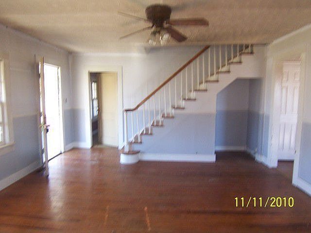 2nd image of 3950 Roberts Rd