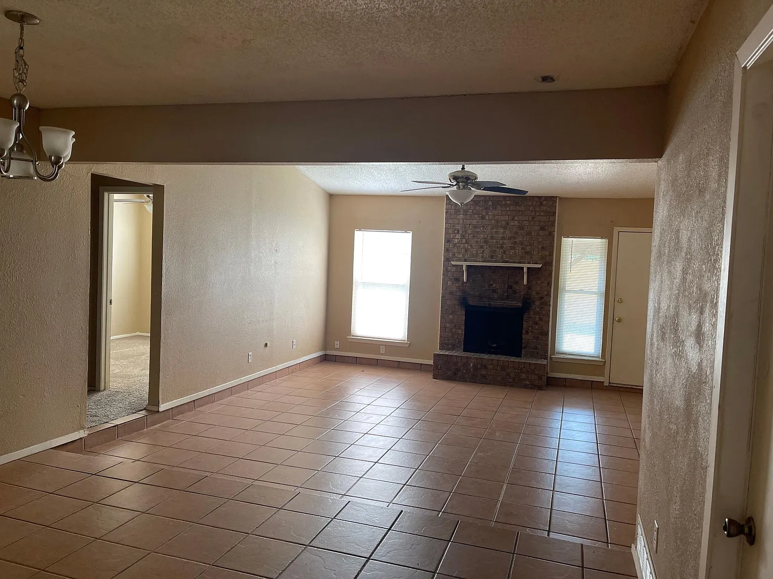 3 bed, 1225 sqft, $2,200 — Photo 3