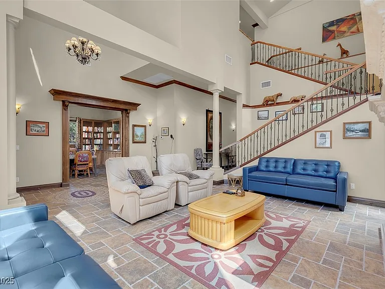 264 Crestview Dr — Photo 17
