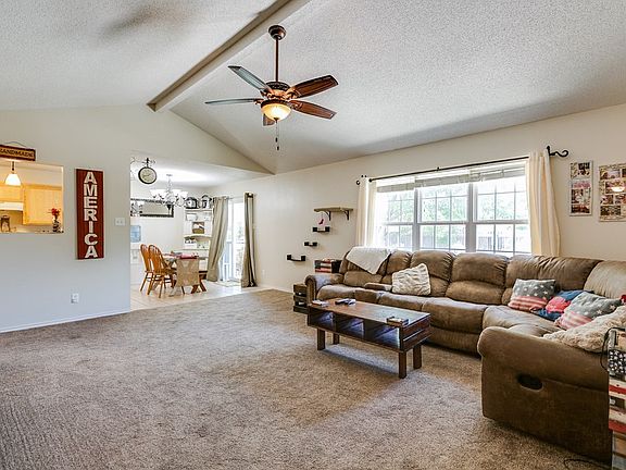 2nd image of 1205 Hugo Ln