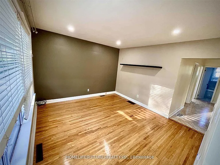 267 Baldwin St — Photo 2