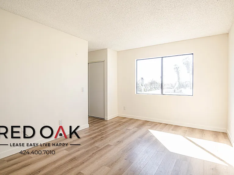 11823 Victory Blvd #214 — Photo 8