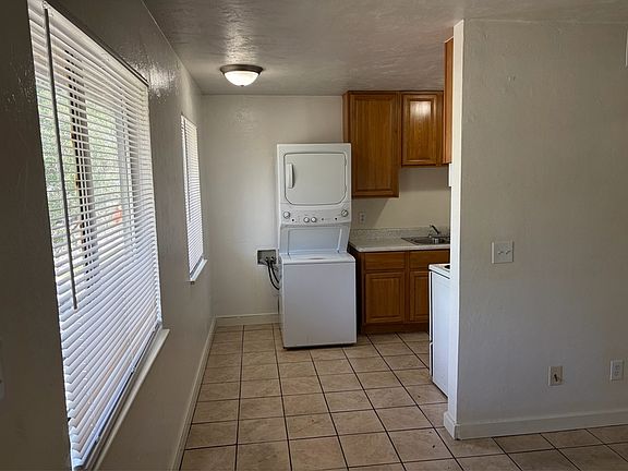 5th image of 215 Lovelace Dr APT 11