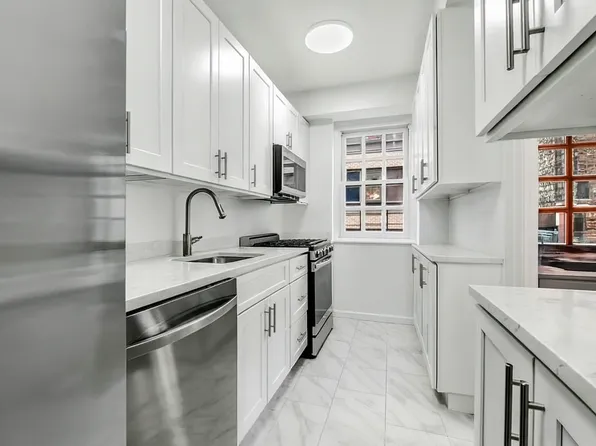 321 East 48th Street image 7 of 8