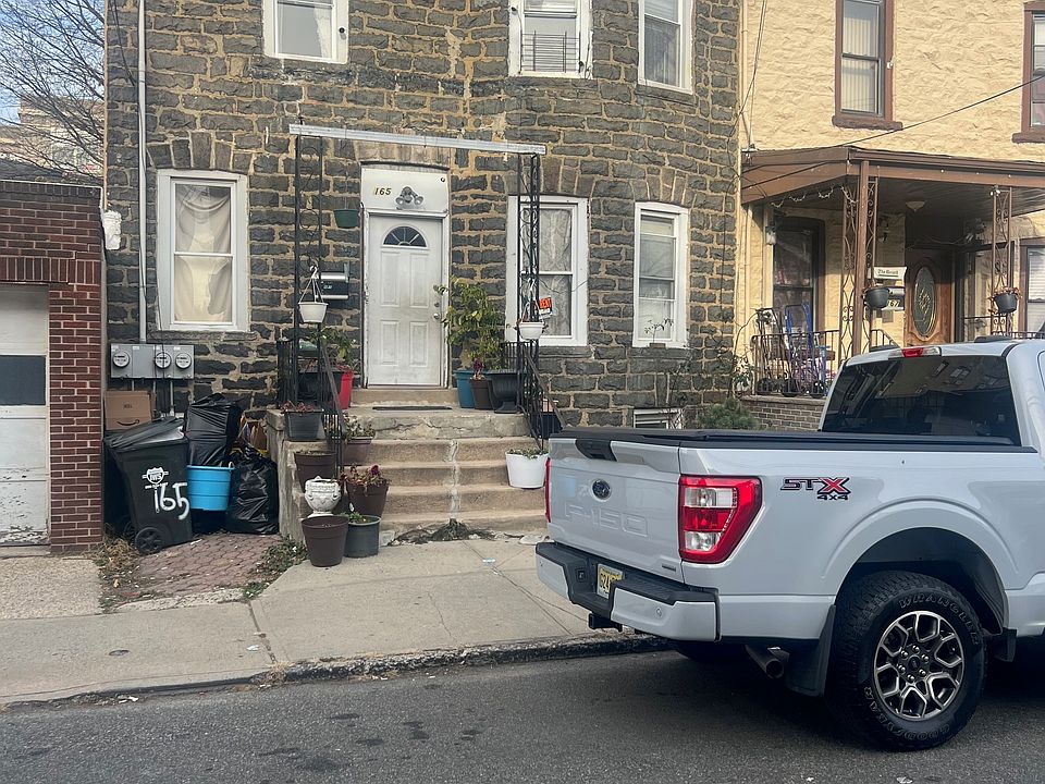 1st image of 165 Shaler Ave Floor 2