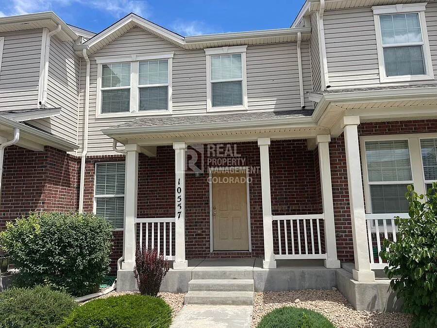 Lovely Townhome with AC and Convenient Location — Photo 1