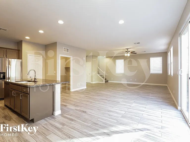 584 Little Moon Ave — Photo 5