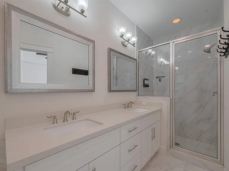854 W 20th St — Photo 37