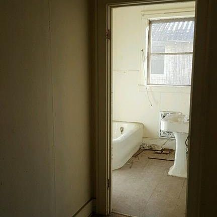 5th image of 1013 Park Ave