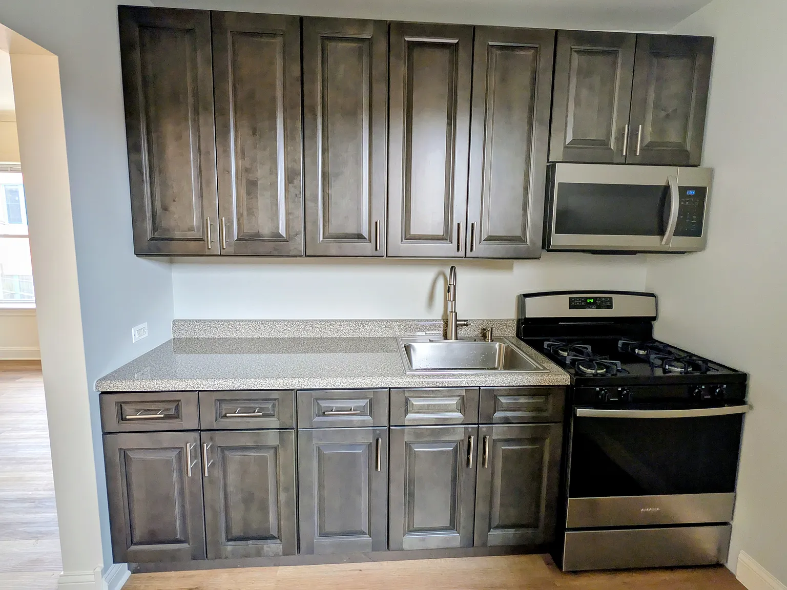 2 bed, 1050 sqft, $2,095 — Photo 2