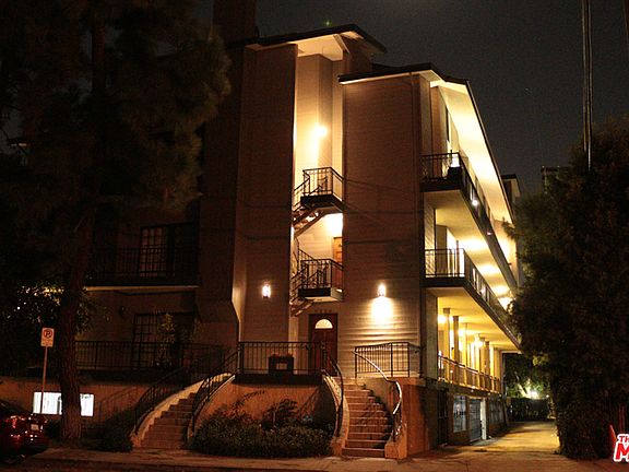 2nd image of 4220 Longridge Ave Unit 309
