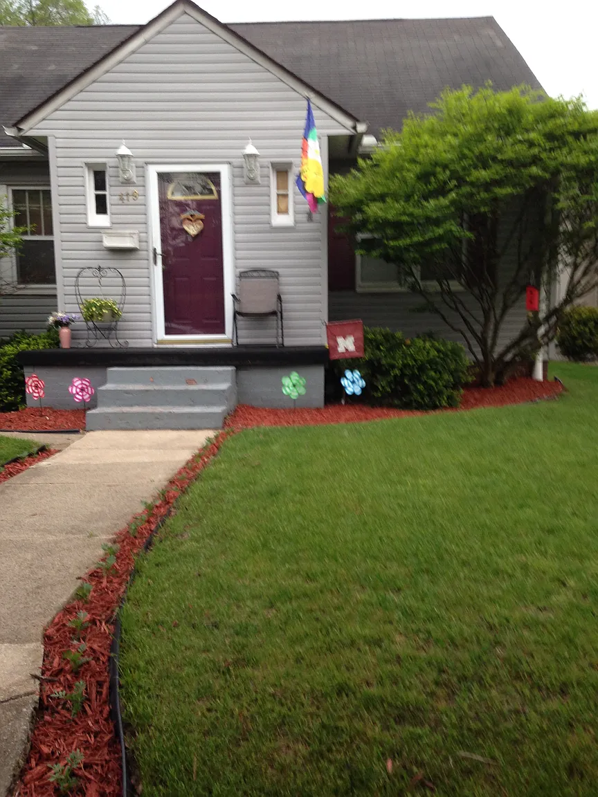 419 N Victoria St photo 1