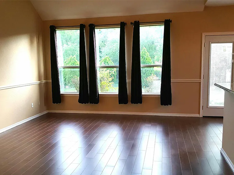 4400 Leeds Dr — Photo 6
