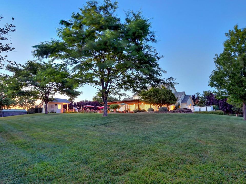 1st image of 1906 Oakley Ln
