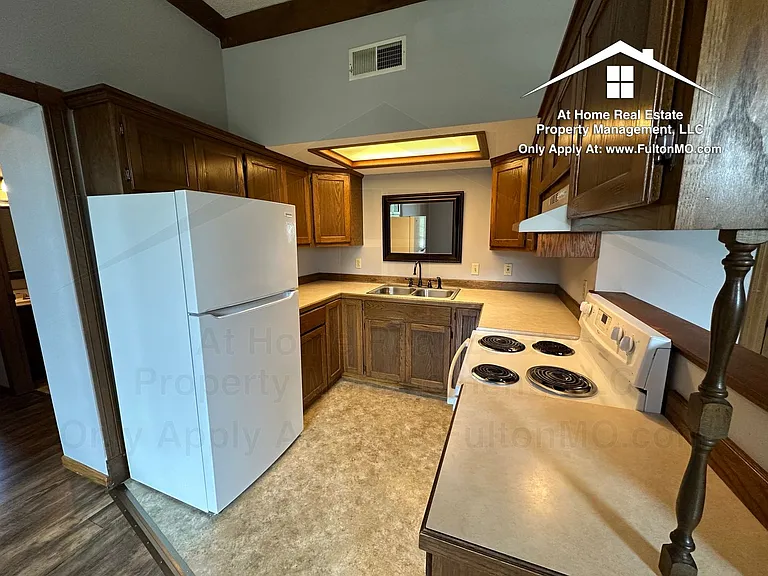 103 E 10th St #21 — Photo 7