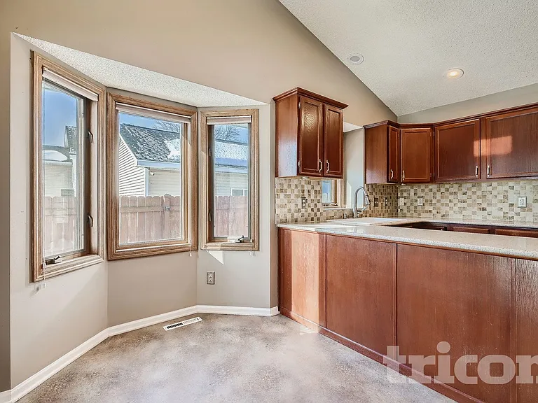 7429 Chesham Ln — Photo 8