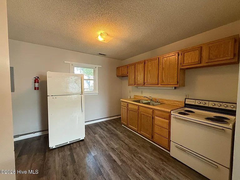 2310 Indian Dr #13 — Photo 2
