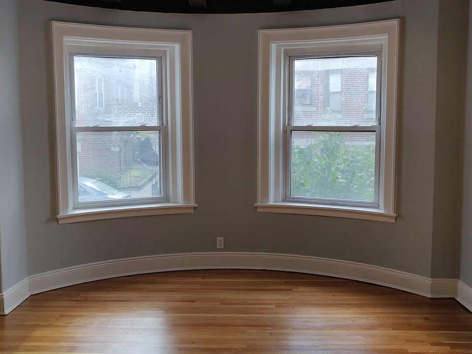 1st image of 32 Boulevard Ter #1