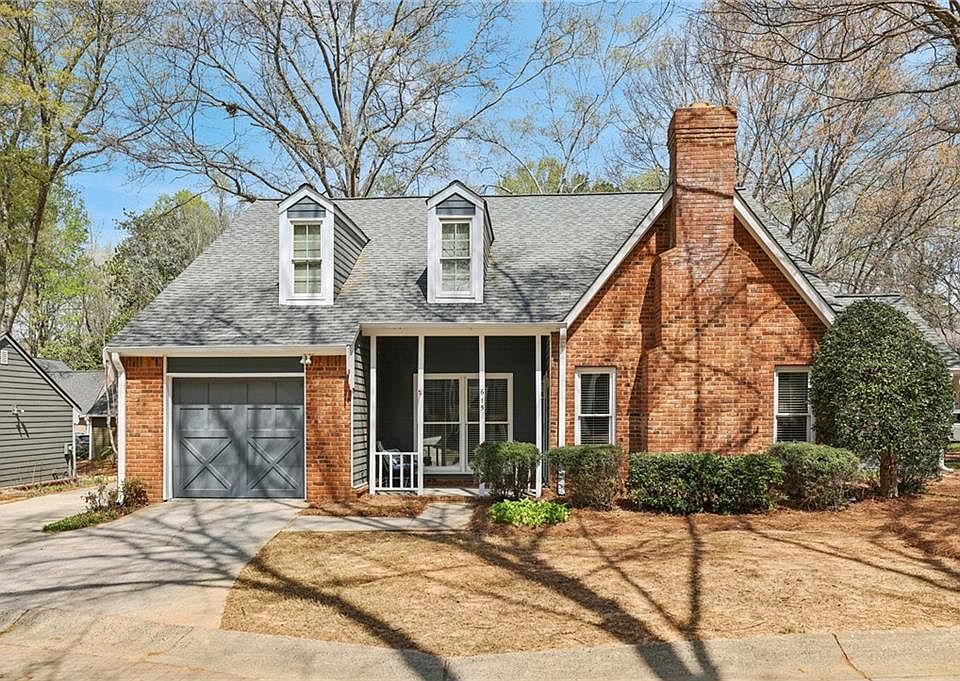 1st image of 615 Roswell Green Ln