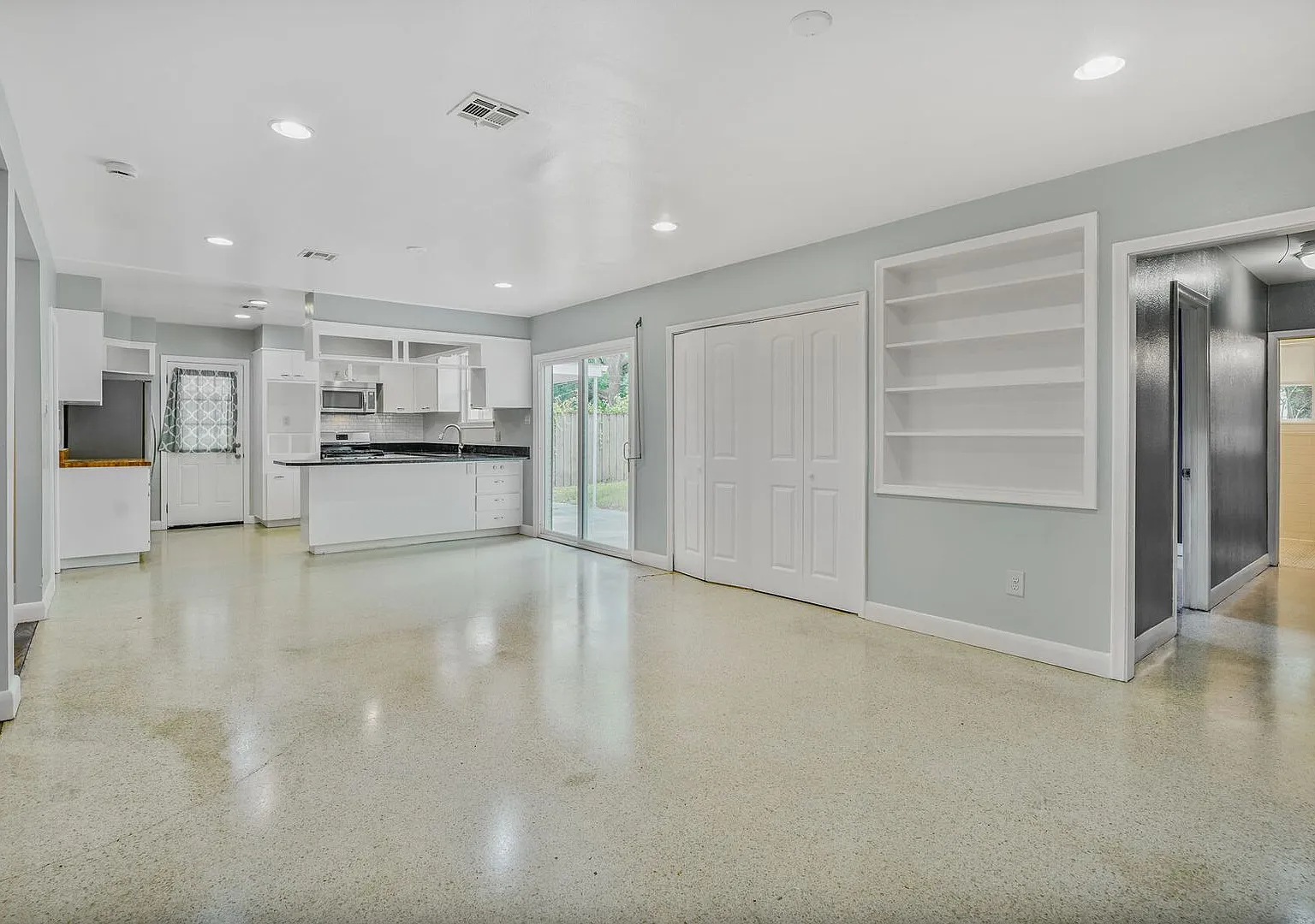 6015 Dover — Photo 3