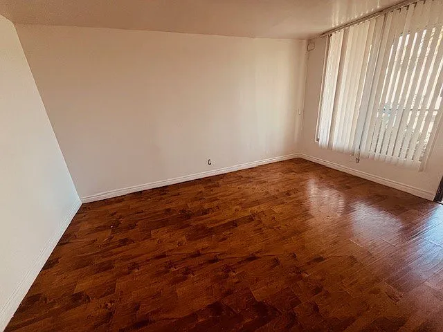 123 W 12th St (Beacon Harbor View, LLC) — Photo 9