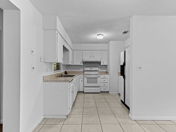 4th image of 3125 NW 46th Pl
