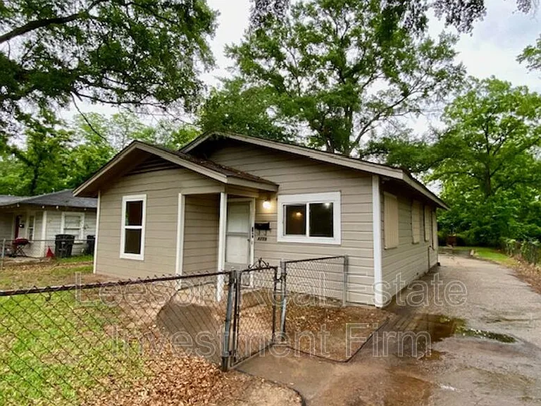 4259 Rightway Ave — Photo 2