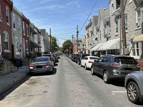 Exterior Neighborhood (street photo)