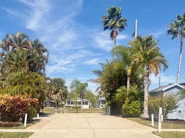 1687 Diamond Lake CIR, NAPLES, FL 34114