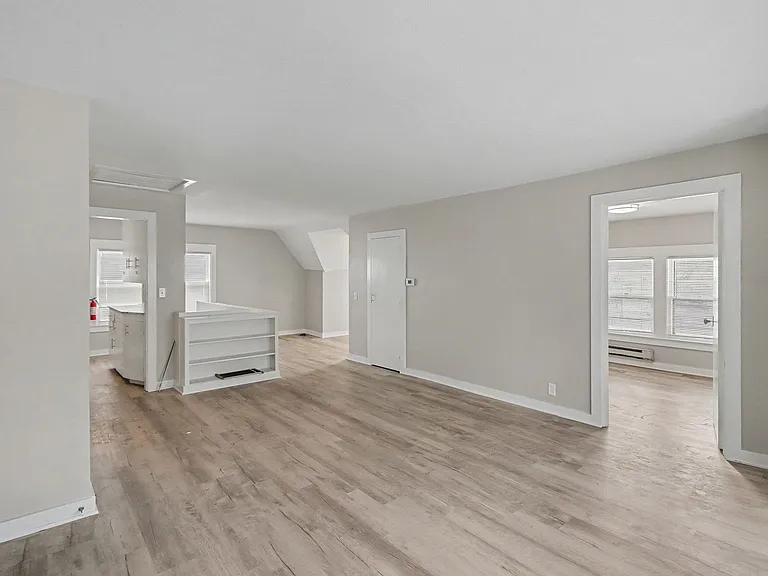 936 W Kalamazoo Ave — Photo 5