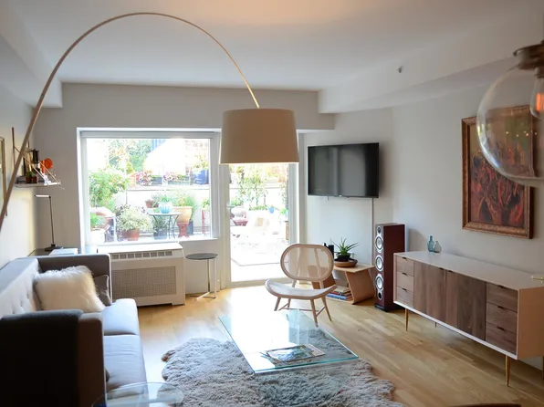 360 Smith Street image 1 of 12