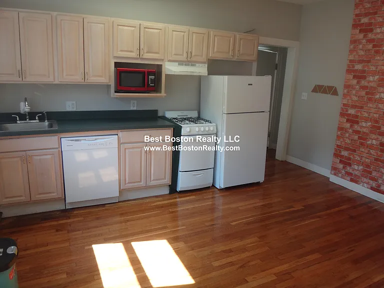 20 John F Kennedy St #7 — Photo 3