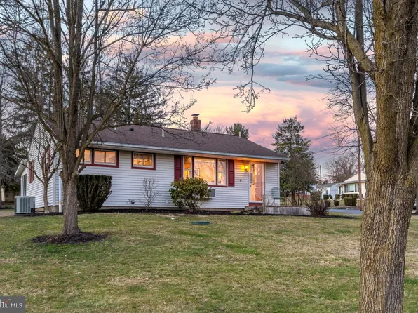 111 Circle Dr S, Lambertville, NJ 08530