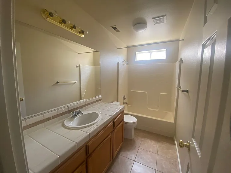 883 W Julia Way — Photo 12