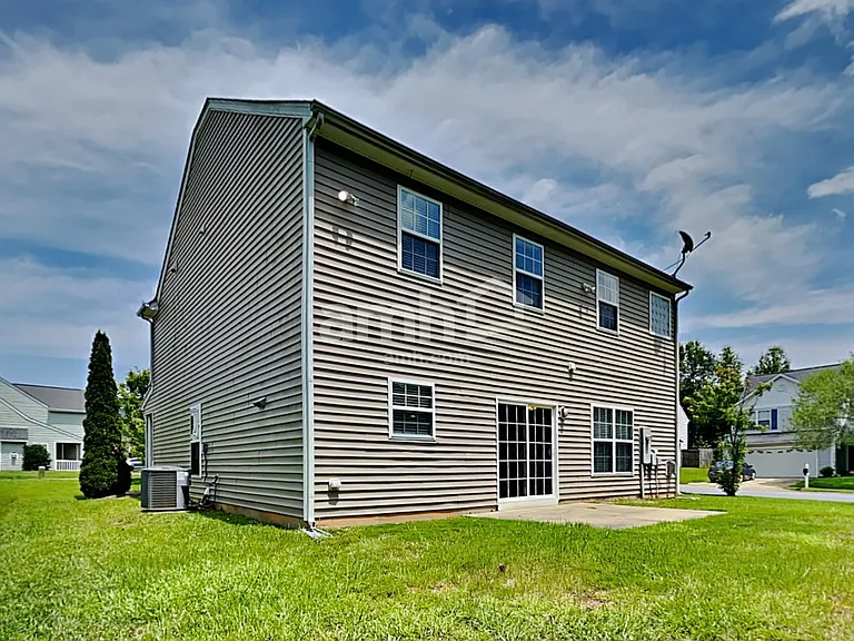 1933 Sterling Hill Dr — Photo 23