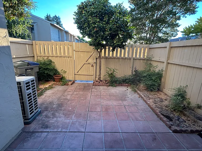 1220 Crescent Ter — Photo 18